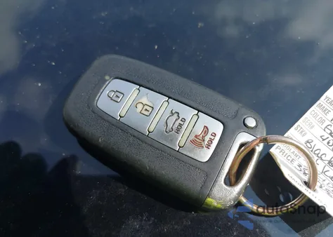 2013 Hyundai Genesis 3.8 z USA, uszkodzony, nr VIN KMHGC4DD1DU231722